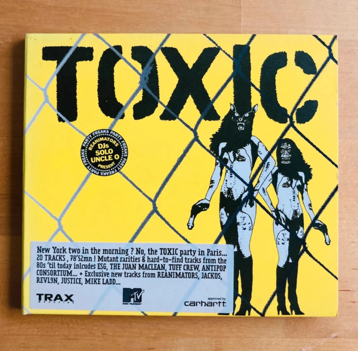 CD va Toxic label Because Music.
